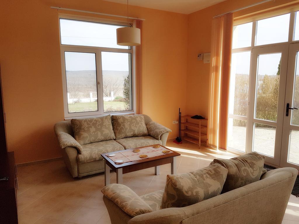 Villa Ketli Apartment Bliznatsi Bagian luar foto